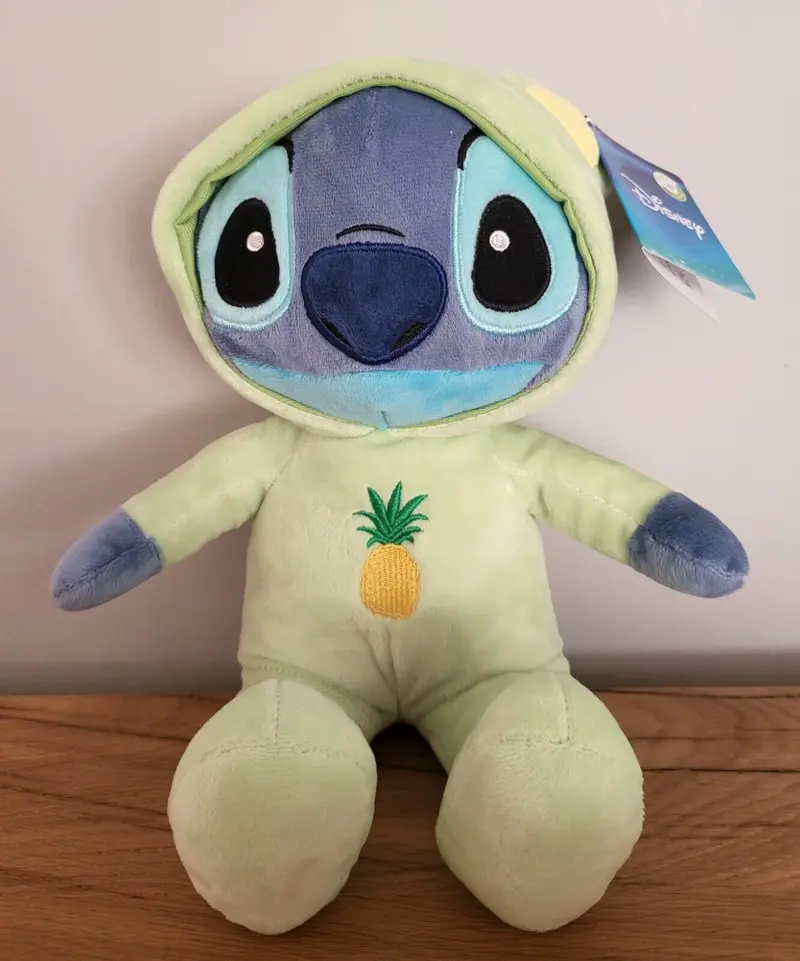 Disney Plüsch Stofftier Kuscheltier Stitch Pyjama Party im Strampler im Schlafanzug NEU
