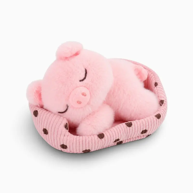 Kleines rosa Schwein-Kuscheltier in einem Körbchen