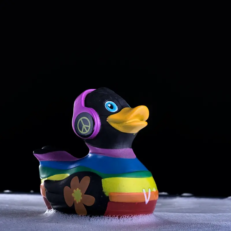 Liebe Frieden Regenbogen Deko Ente Badeente Schwarz Ducklin