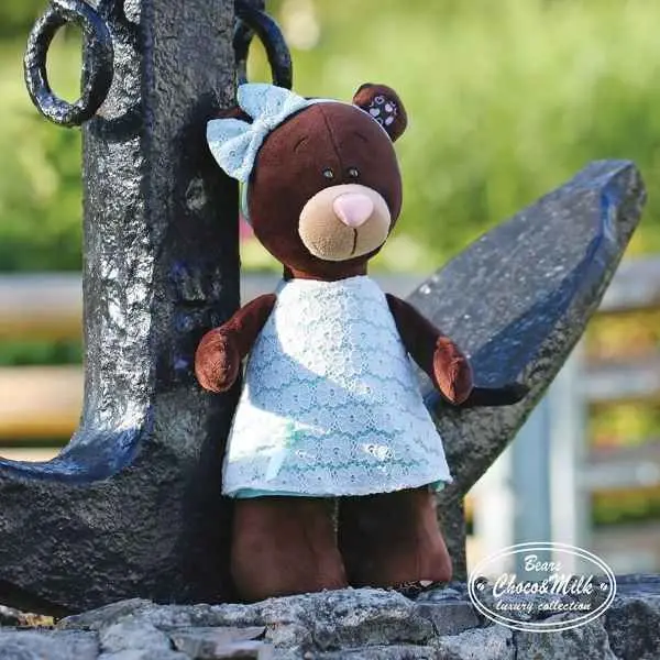 Plüsch und Stofftier "MILCH IM MINTFARBENEN KLEID" Bears Choco & Milk 25 cm