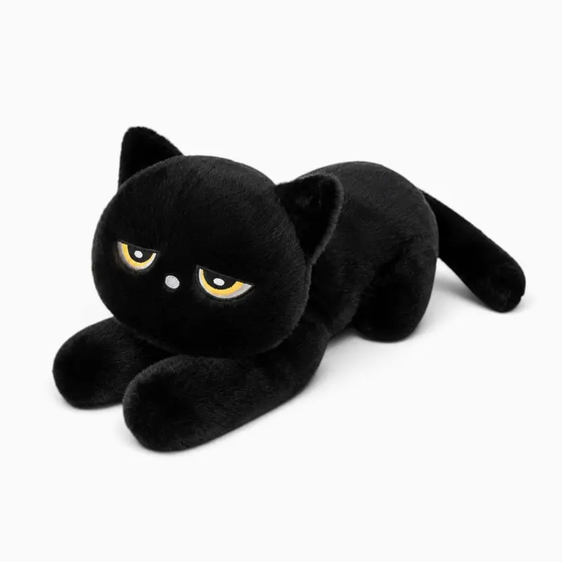 Schwarzes Katzen-Kuscheltier mit müdem Blick
